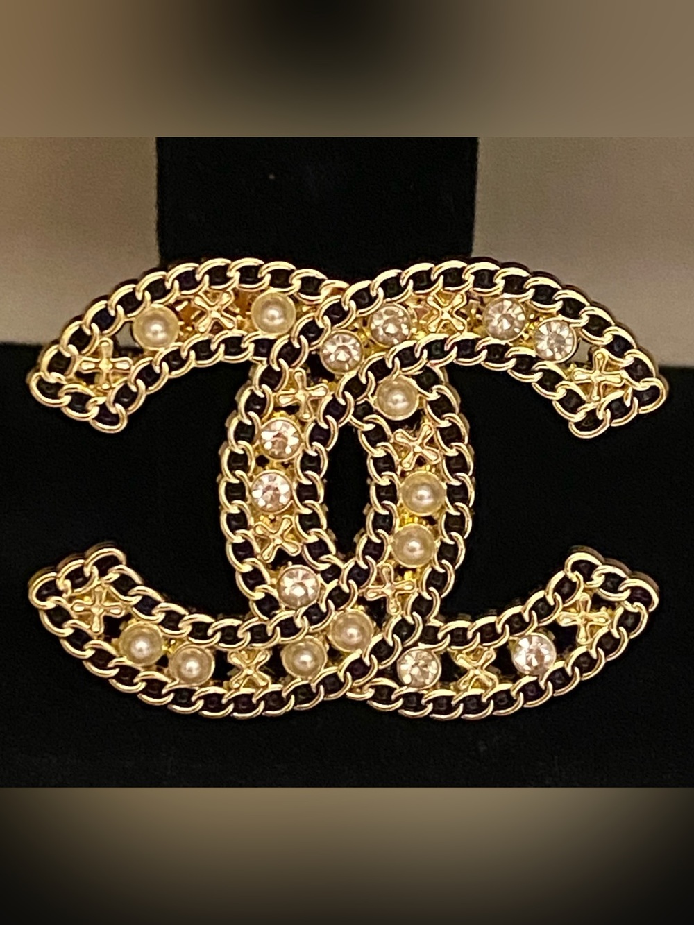Fashion Jewelry Gold-Tone Pearl & Crystal Logo C-C Interlock Brooch Large